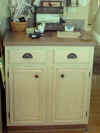 kitchencabinet.jpg (41244 bytes)